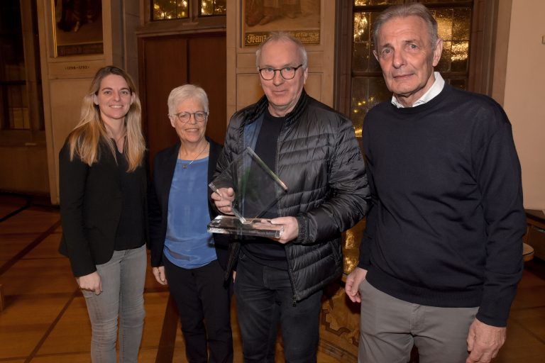TuSpo Nassau Beilstein bekam am Abend des 28.11.2022 im Kaisersaal des Frankfurter Römers den sogenannten „Schlappekickerpreis“ verliehen! 